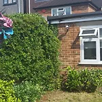 Garden Room Northolt Near Heathrow Airport