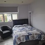 Garden Room Northolt Near Heathrow Airport