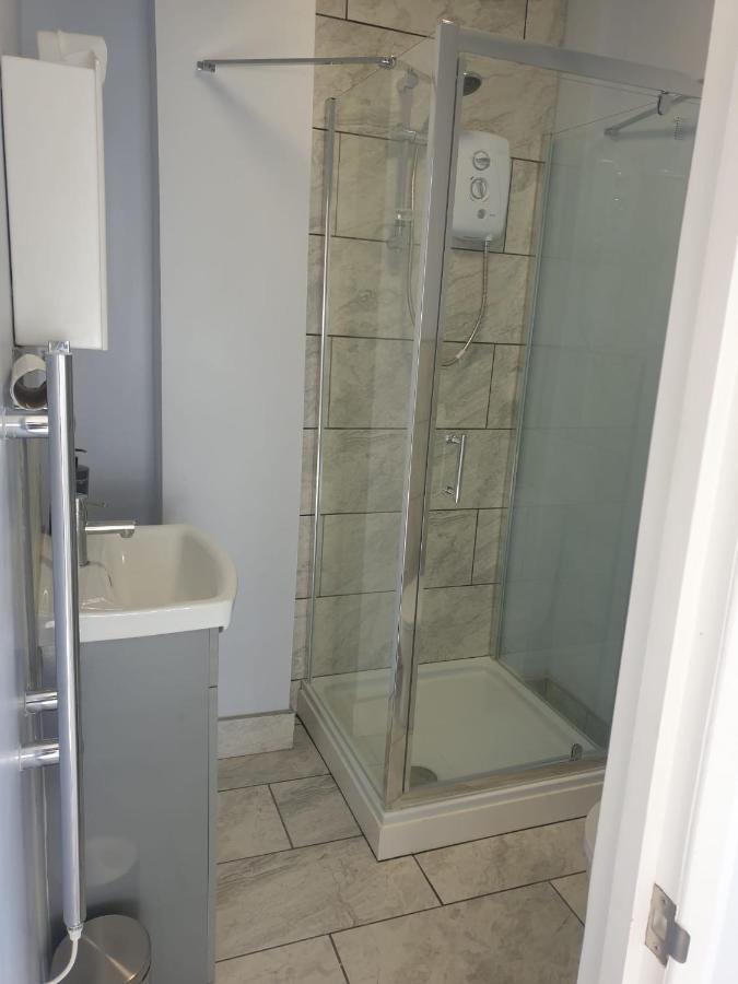 Garden Northolt Near Heathrow Airport Homestay