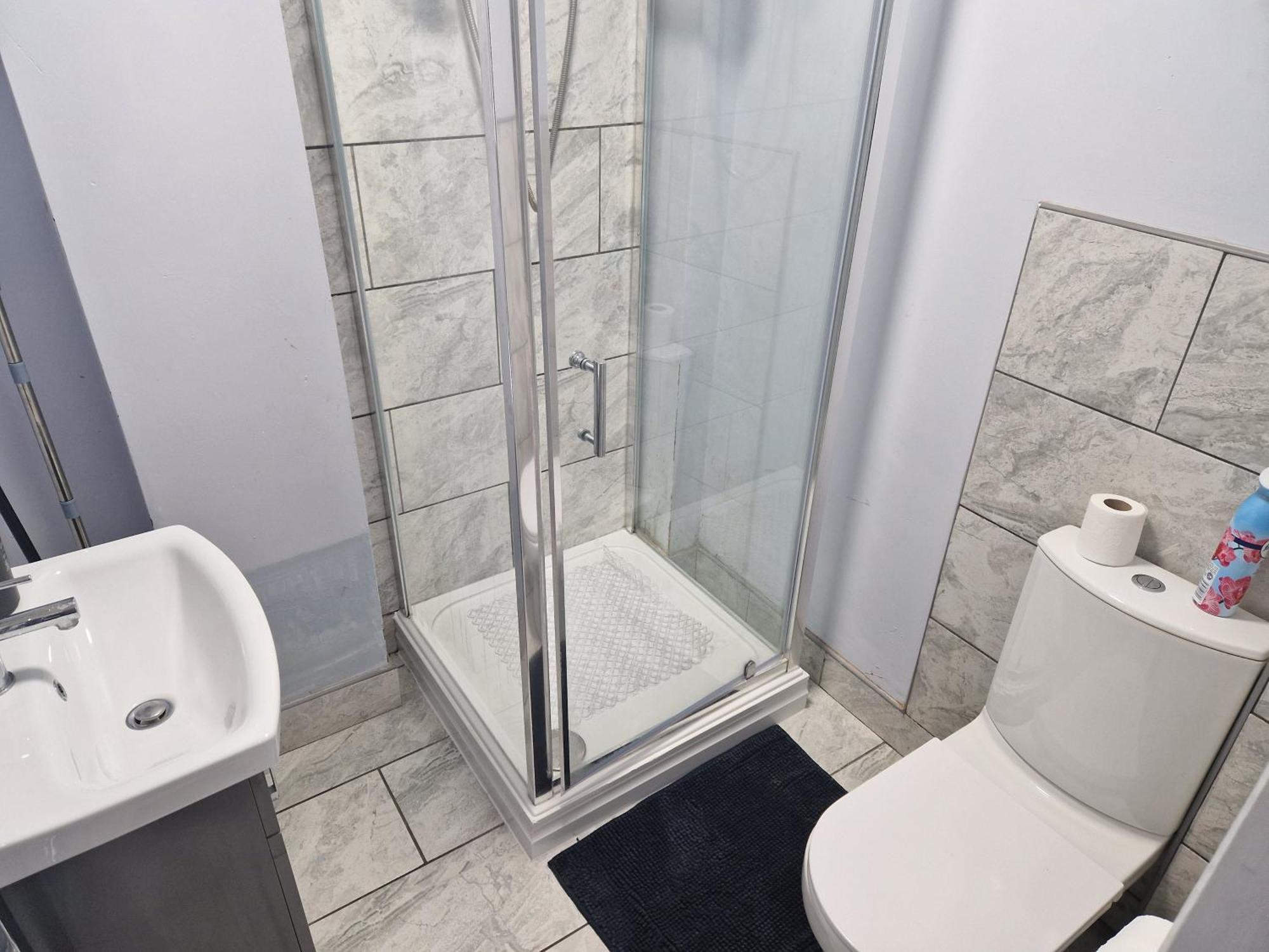 Homestay Garden Northolt Near Heathrow Airport *